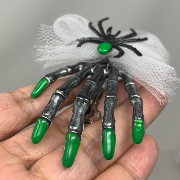 3.5” hair clip creepy hair accessory skeleton hand Day of the Dead new - Picture 15 of 16